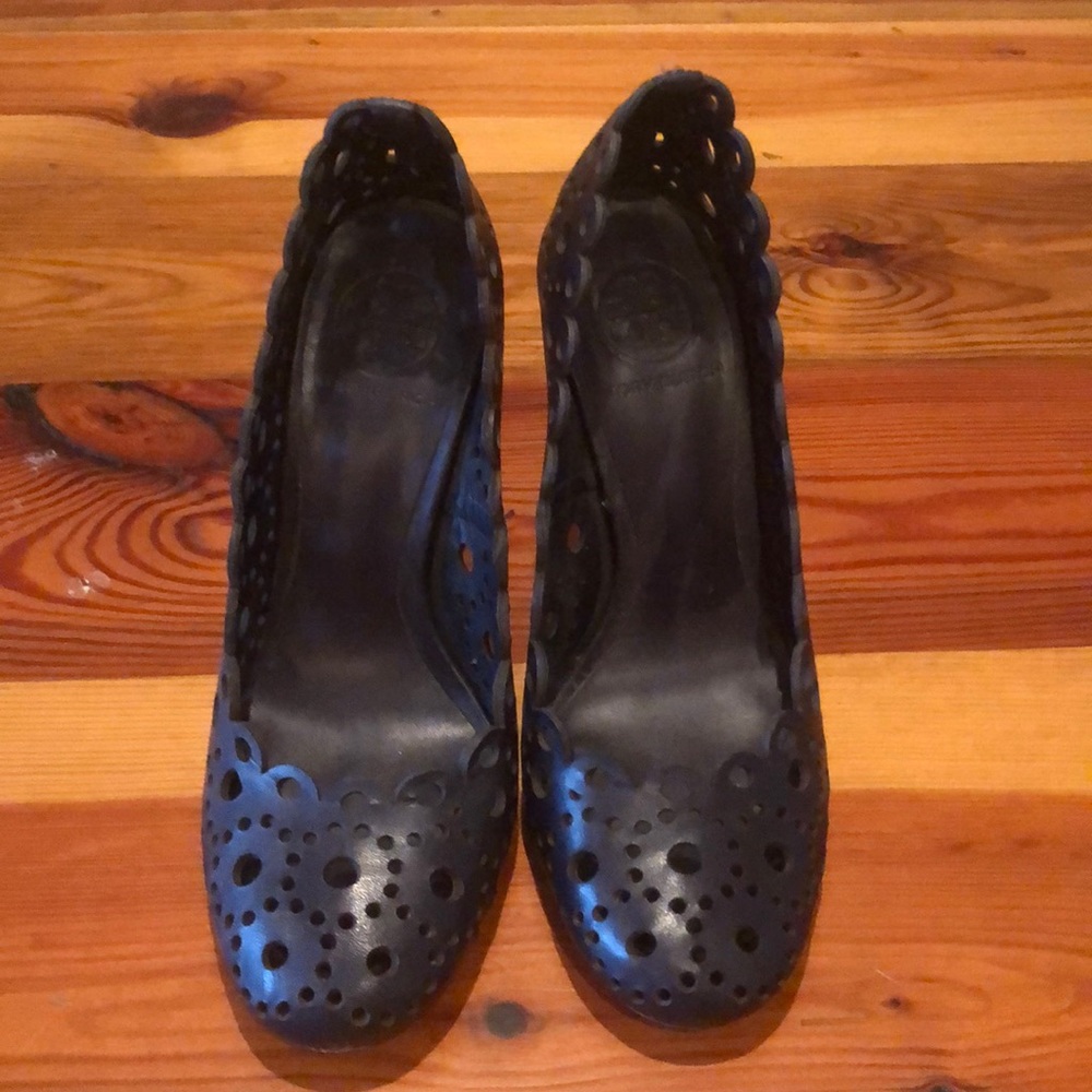 Tory Burch Navy Blue Eyelet Pump - Size 6